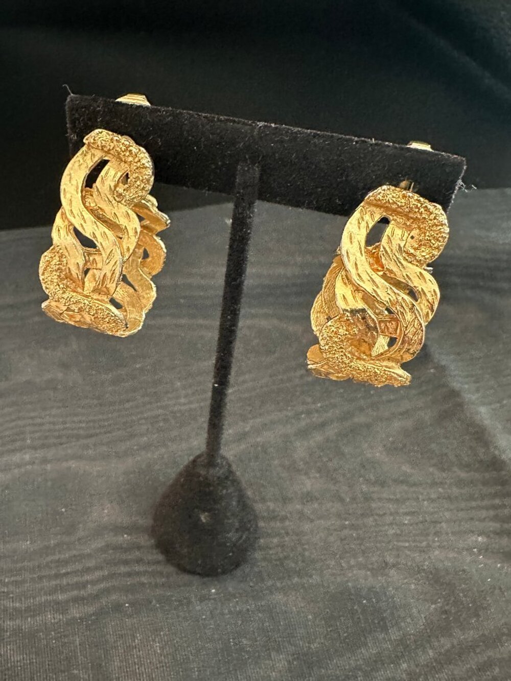 Vintage Gold Tone Openwork Ribbon Knot Clip On Earrings 1.5"